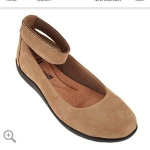 Clark's Medora Nina Mushroom Nubuck flats